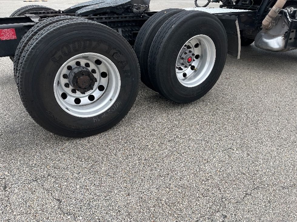 Day Cab Tractor-Heavy Duty Tractors-Volvo-2022-VNR62300-Tampa-FL-628,702\n\t\tmiles-$ 24,750 - Image 20