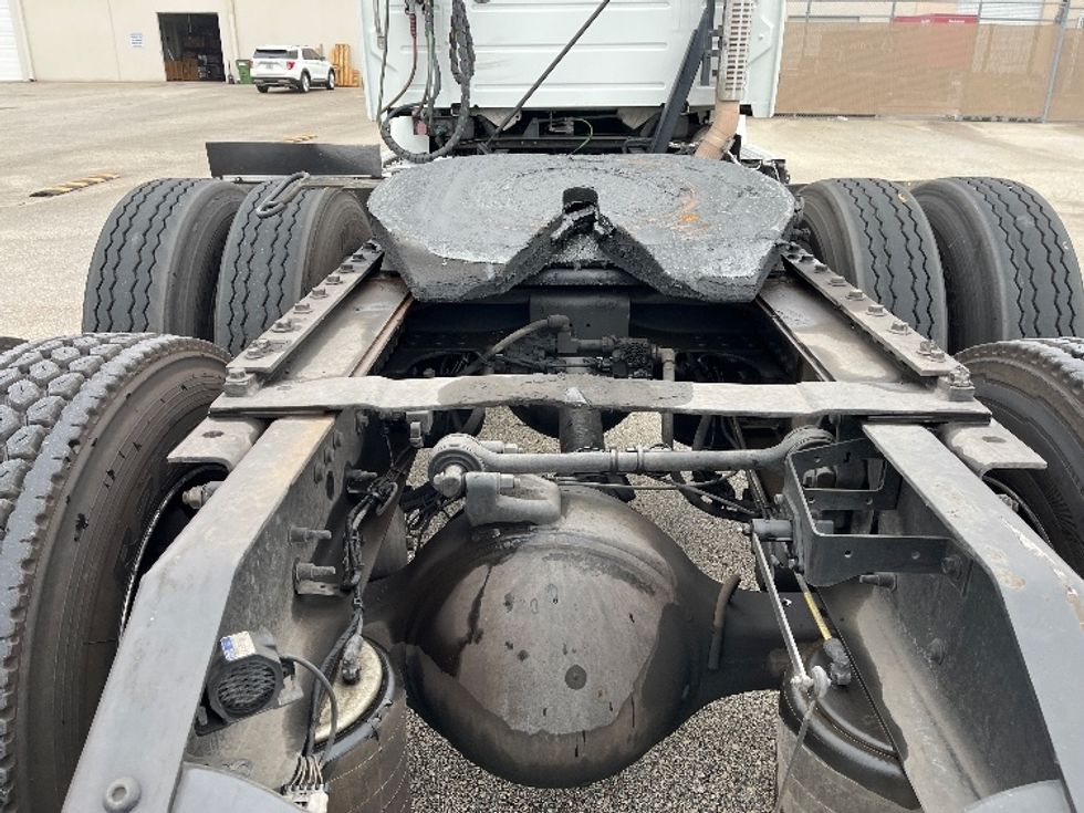 Day Cab Tractor-Heavy Duty Tractors-Volvo-2022-VNR62300-Tampa-FL-628,702\n\t\tmiles-$ 24,750 - Image 6