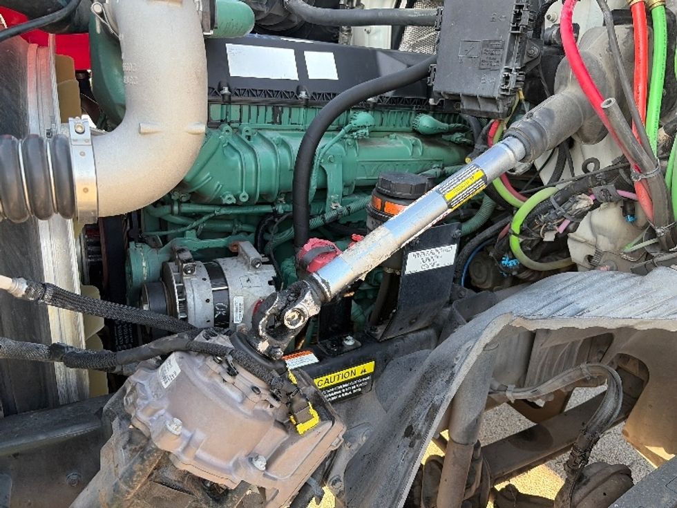 Day Cab Tractor-Heavy Duty Tractors-Volvo-2022-VNR62300-Tampa-FL-629,673\n\t\tmiles-$ 24,500 - Image 16