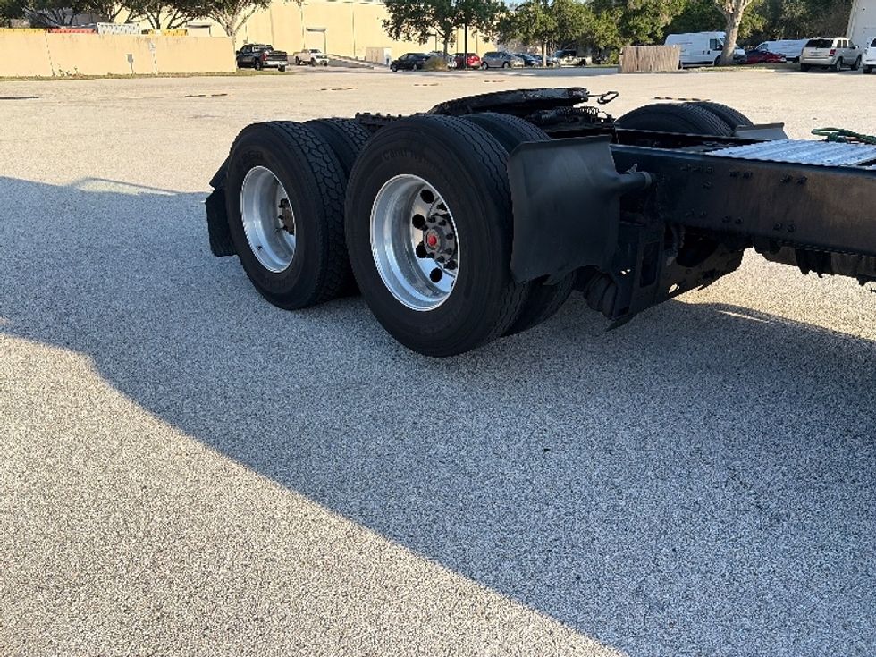 Day Cab Tractor-Heavy Duty Tractors-Volvo-2022-VNR62300-Tampa-FL-629,673\n\t\tmiles-$ 24,500 - Image 18