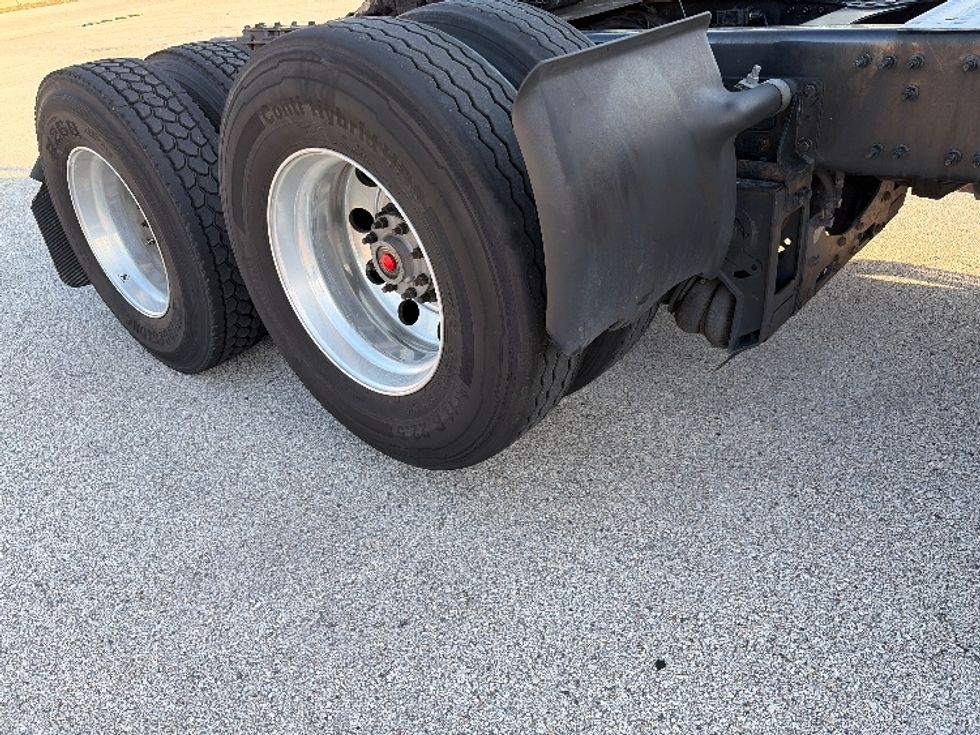 Day Cab Tractor-Heavy Duty Tractors-Volvo-2022-VNR62300-Tampa-FL-629,673\n\t\tmiles-$ 24,500 - Image 19