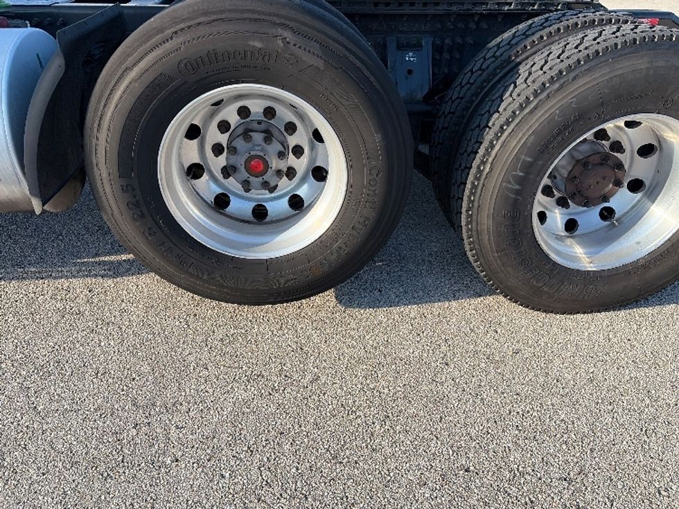 Day Cab Tractor-Heavy Duty Tractors-Volvo-2022-VNR62300-Tampa-FL-629,673\n\t\tmiles-$ 24,500 - Image 22