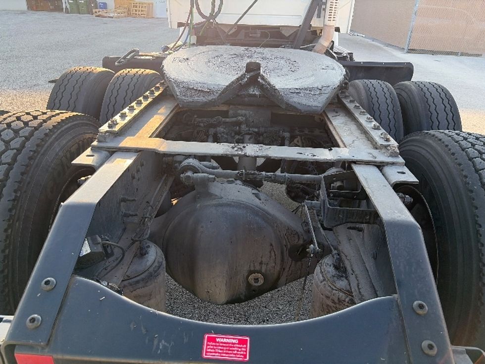 Day Cab Tractor-Heavy Duty Tractors-Volvo-2022-VNR62300-Tampa-FL-629,673\n\t\tmiles-$ 24,500 - Image 6