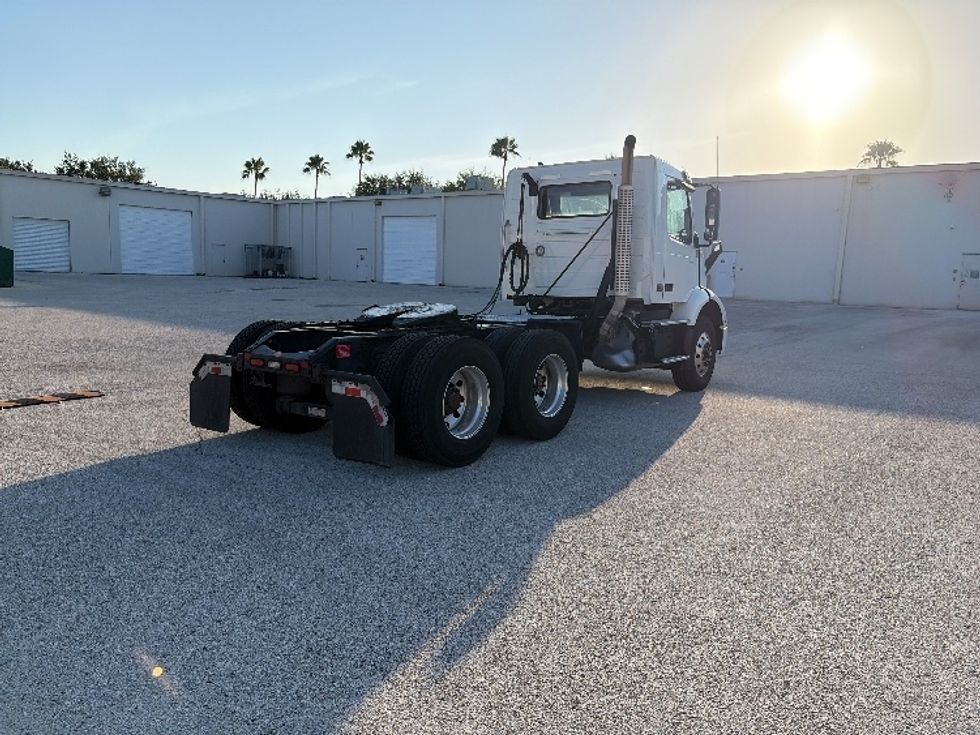 Day Cab Tractor-Heavy Duty Tractors-Volvo-2022-VNR62300-Tampa-FL-629,673\n\t\tmiles-$ 24,500 - Image 7