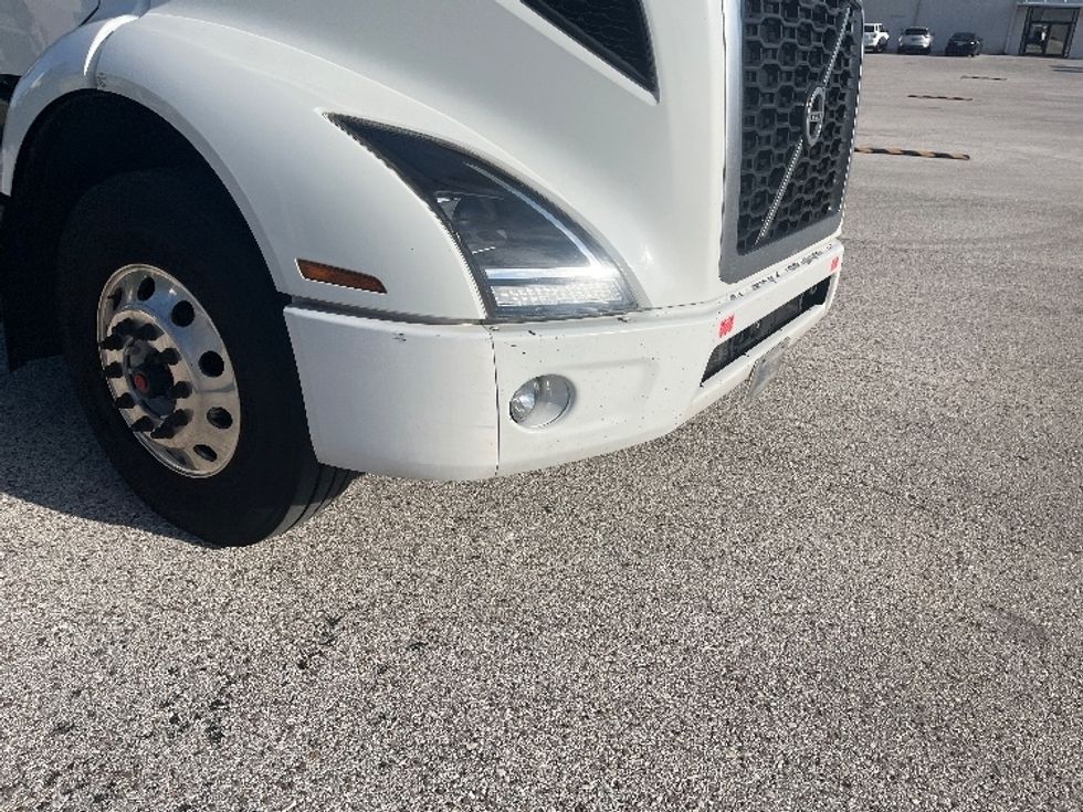 Day Cab Tractor-Heavy Duty Tractors-Volvo-2022-VNR62300-Tampa-FL-631,057\n\t\tmiles-$ 26,750 - Image 19