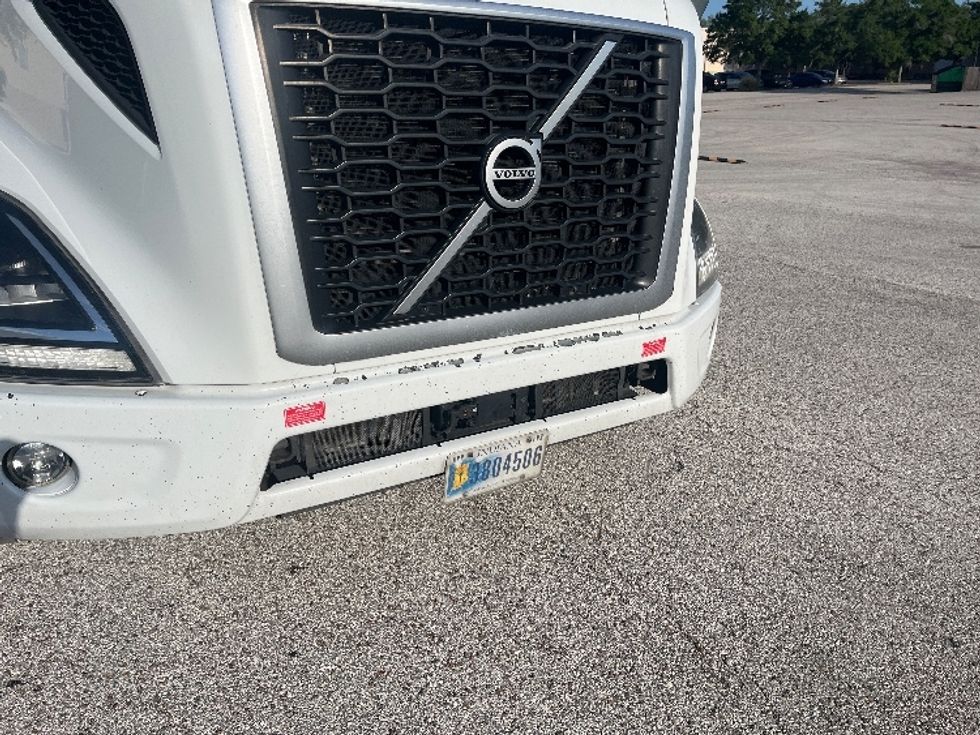 Day Cab Tractor-Heavy Duty Tractors-Volvo-2022-VNR62300-Tampa-FL-631,057\n\t\tmiles-$ 26,750 - Image 20