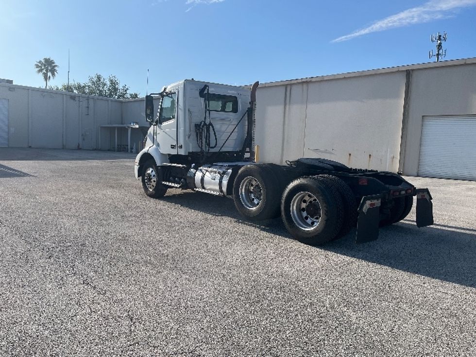 Day Cab Tractor-Heavy Duty Tractors-Volvo-2022-VNR62300-Tampa-FL-631,057\n\t\tmiles-$ 26,750 - Image 5