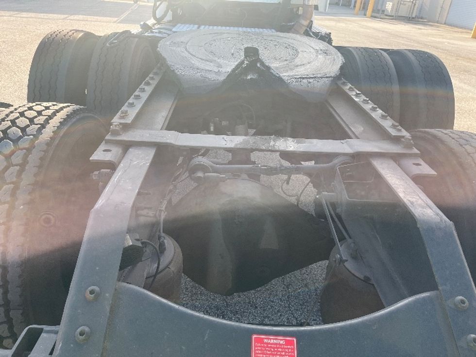 Day Cab Tractor-Heavy Duty Tractors-Volvo-2022-VNR62300-Tampa-FL-631,057\n\t\tmiles-$ 26,750 - Image 6