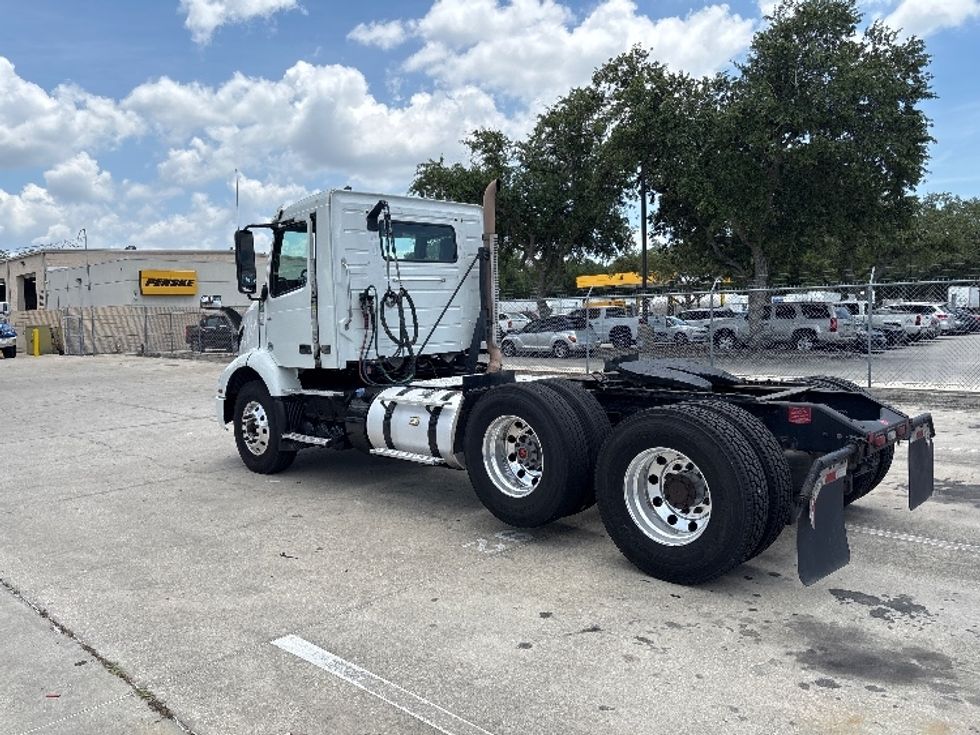 Day Cab Tractor-Heavy Duty Tractors-Volvo-2022-VNR62300-Tampa-FL-660,979\n\t\tmiles-$ 26,750 - Image 5