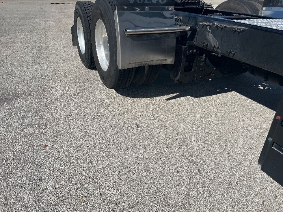 Day Cab Tractor-Heavy Duty Tractors-Volvo-2022-VNR62300-Tampa-FL-745,788\n\t\tmiles-$ 22,250 - Image 18
