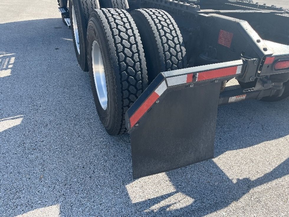 Day Cab Tractor-Heavy Duty Tractors-Volvo-2022-VNR62300-Tampa-FL-745,788\n\t\tmiles-$ 22,250 - Image 22