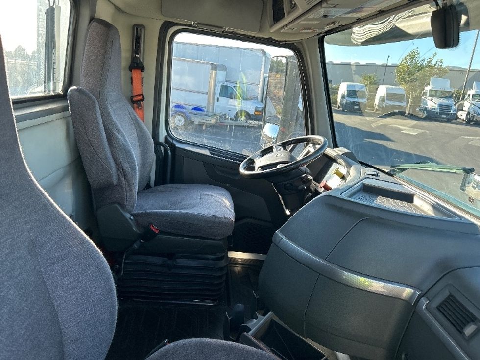 Day Cab Tractor-Heavy Duty Tractors-Volvo-2022-VNR64300-Ceres-CA-560,795\n\t\tmiles-$ 44,000 - Image 14