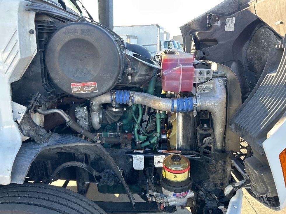 Day Cab Tractor-Heavy Duty Tractors-Volvo-2022-VNR64300-Ceres-CA-560,795\n\t\tmiles-$ 44,000 - Image 15