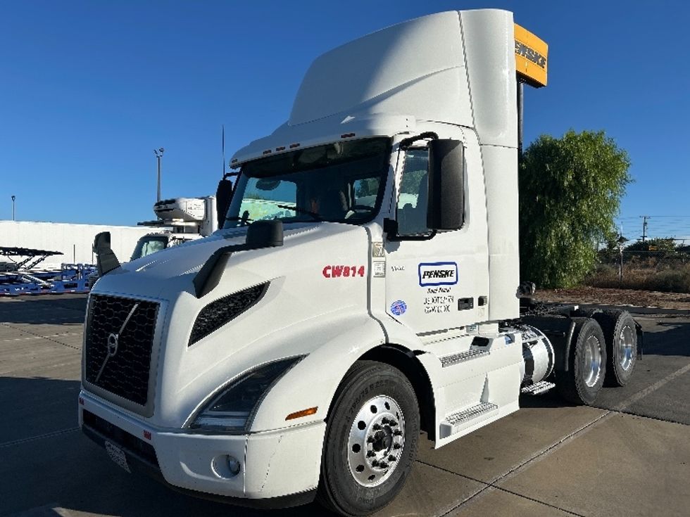 Day Cab Tractor-Heavy Duty Tractors-Volvo-2022-VNR64300-Ceres-CA-560,795\n\t\tmiles-$ 44,000 - Image 3