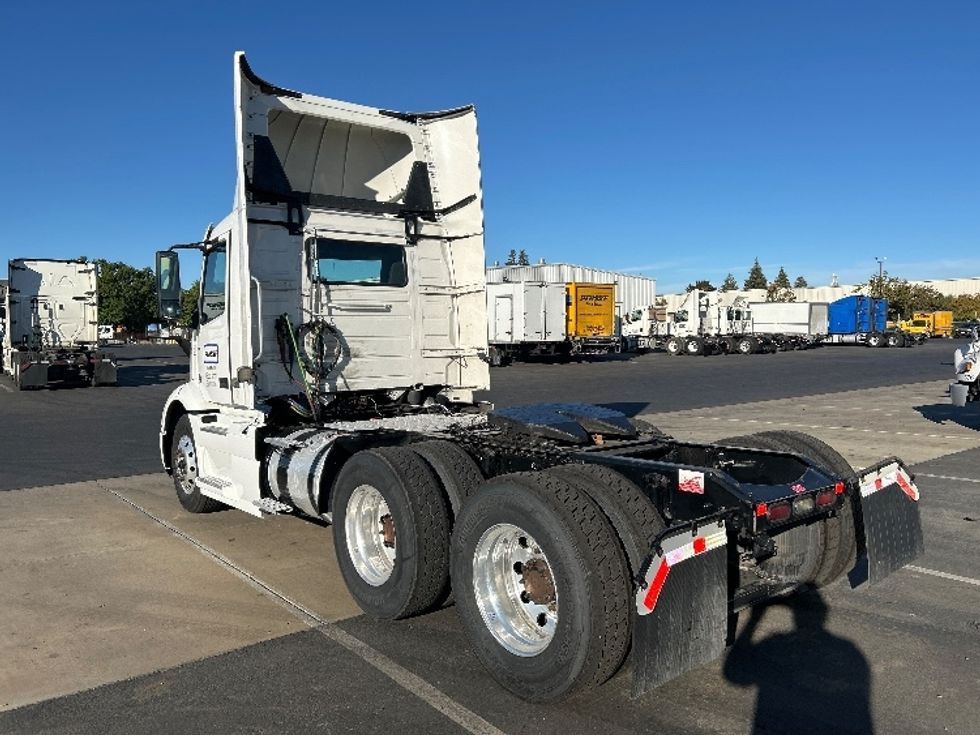 Day Cab Tractor-Heavy Duty Tractors-Volvo-2022-VNR64300-Ceres-CA-560,795\n\t\tmiles-$ 44,000 - Image 5