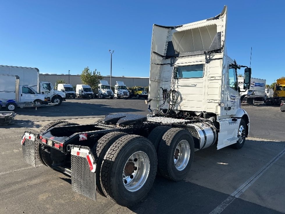 Day Cab Tractor-Heavy Duty Tractors-Volvo-2022-VNR64300-Ceres-CA-560,795\n\t\tmiles-$ 44,000 - Image 7