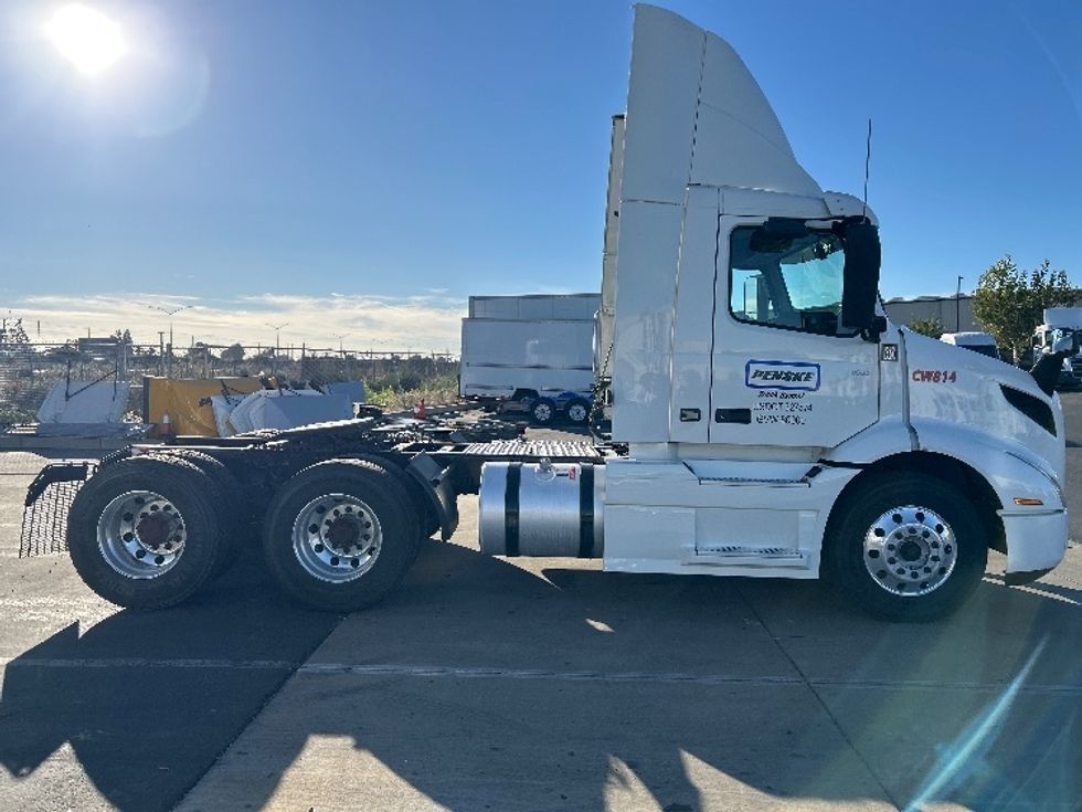 Day Cab Tractor-Heavy Duty Tractors-Volvo-2022-VNR64300-Ceres-CA-560,795\n\t\tmiles-$ 44,000 - Image 8