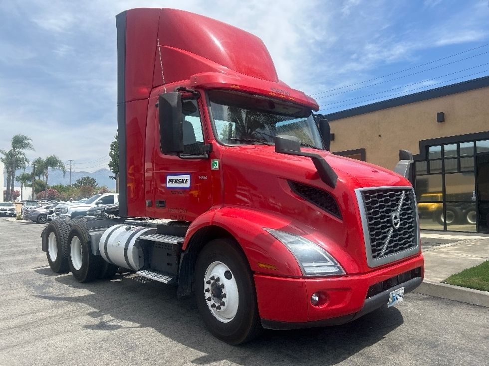 Day Cab Tractor-Heavy Duty Tractors-Volvo-2022-VNR64300-Chino-CA-278,827\n\t\tmiles-$ 66,500 - Image 1