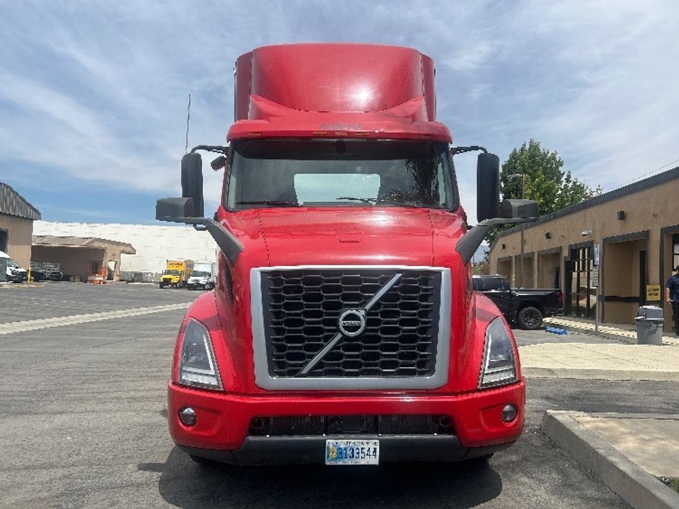 Day Cab Tractor-Heavy Duty Tractors-Volvo-2022-VNR64300-Chino-CA-278,827\n\t\tmiles-$ 66,500 - Image 2