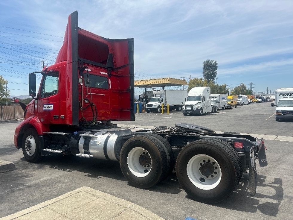 Day Cab Tractor-Heavy Duty Tractors-Volvo-2022-VNR64300-Chino-CA-278,827\n\t\tmiles-$ 66,500 - Image 5