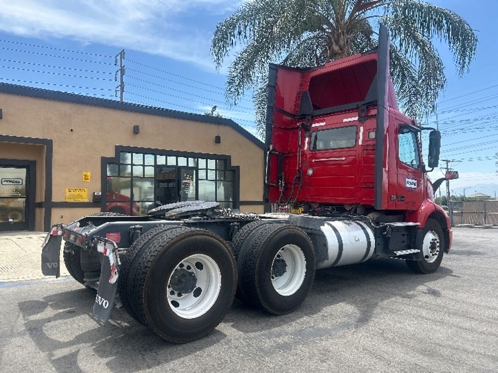 Day Cab Tractor-Heavy Duty Tractors-Volvo-2022-VNR64300-Chino-CA-278,827\n\t\tmiles-$ 66,500 - Image 7
