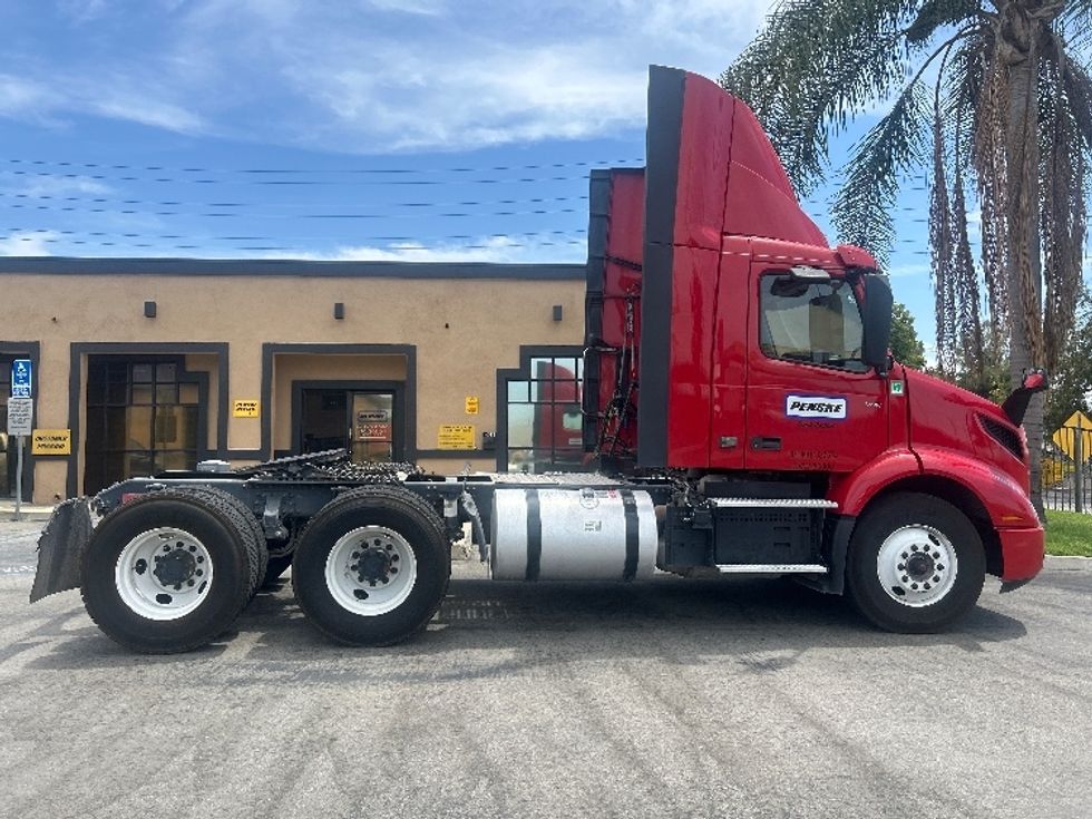 Day Cab Tractor-Heavy Duty Tractors-Volvo-2022-VNR64300-Chino-CA-278,827\n\t\tmiles-$ 66,500 - Image 8