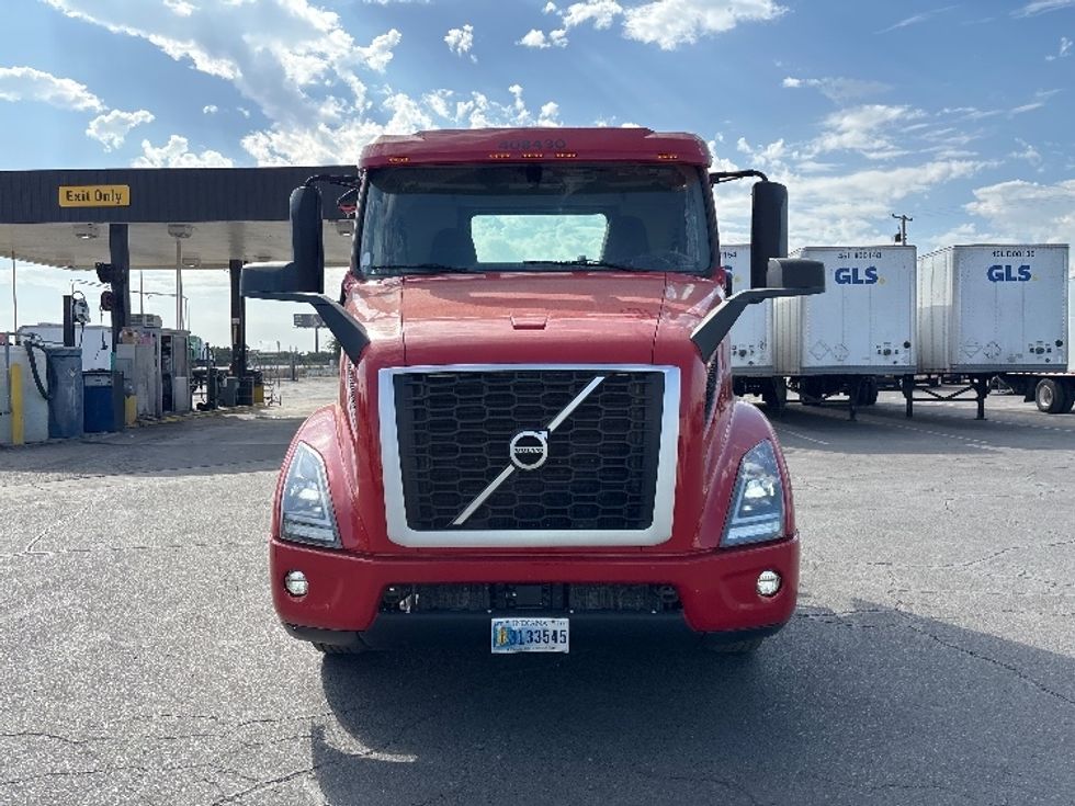 Day Cab Tractor-Heavy Duty Tractors-Volvo-2022-VNR64300-Fresno-CA-269,404\n\t\tmiles-$ 64,000 - Image 2