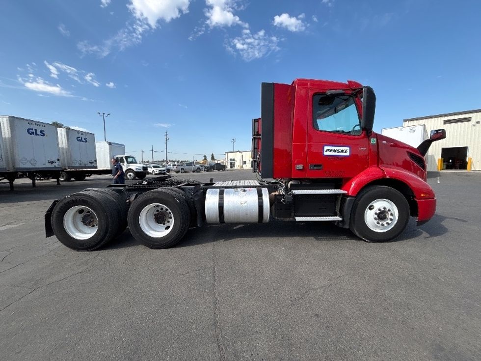 Day Cab Tractor-Heavy Duty Tractors-Volvo-2022-VNR64300-Fresno-CA-269,404\n\t\tmiles-$ 64,000 - Image 8