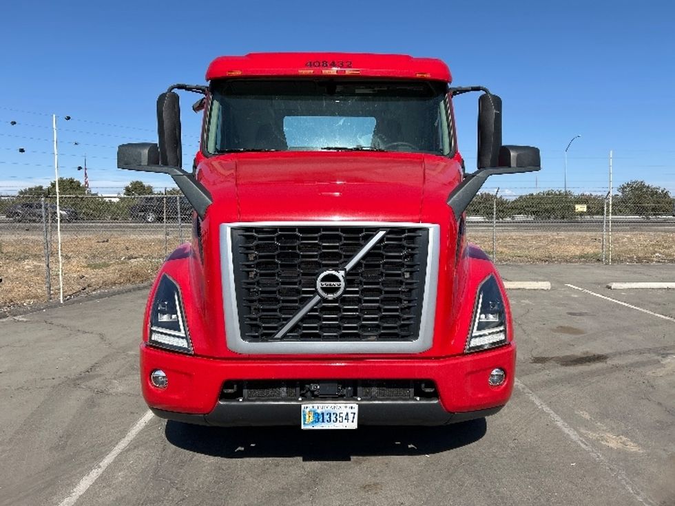 Day Cab Tractor-Heavy Duty Tractors-Volvo-2022-VNR64300-Fresno-CA-283,071\n\t\tmiles-$ 67,250 - Image 2