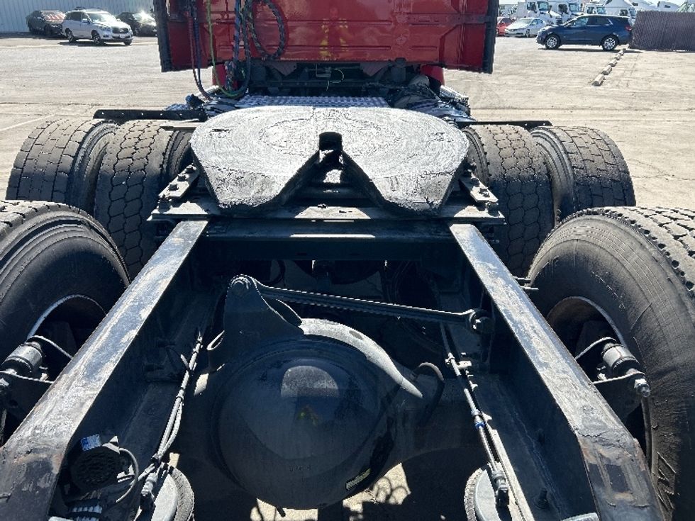 Day Cab Tractor-Heavy Duty Tractors-Volvo-2022-VNR64300-Fresno-CA-283,071\n\t\tmiles-$ 67,250 - Image 6