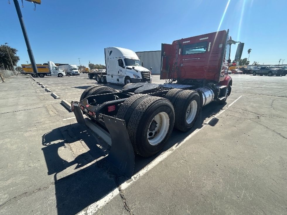 Day Cab Tractor-Heavy Duty Tractors-Volvo-2022-VNR64300-Fresno-CA-283,071\n\t\tmiles-$ 67,250 - Image 7