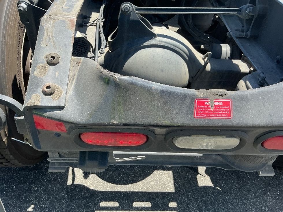 Day Cab Tractor-Heavy Duty Tractors-Volvo-2022-VNR64300-Fresno-CA-331,337\n\t\tmiles-$ 63,750 - Image 17