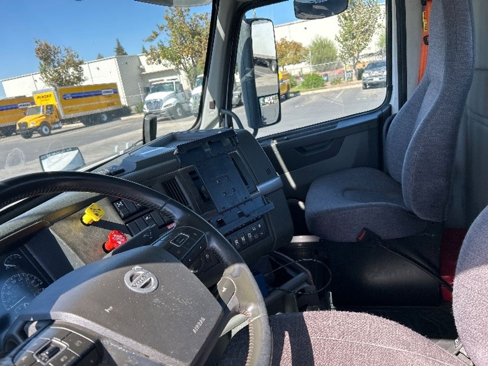 Day Cab Tractor-Heavy Duty Tractors-Volvo-2022-VNR64300-Patterson-CA-557,240\n\t\tmiles-$ 44,250 - Image 10