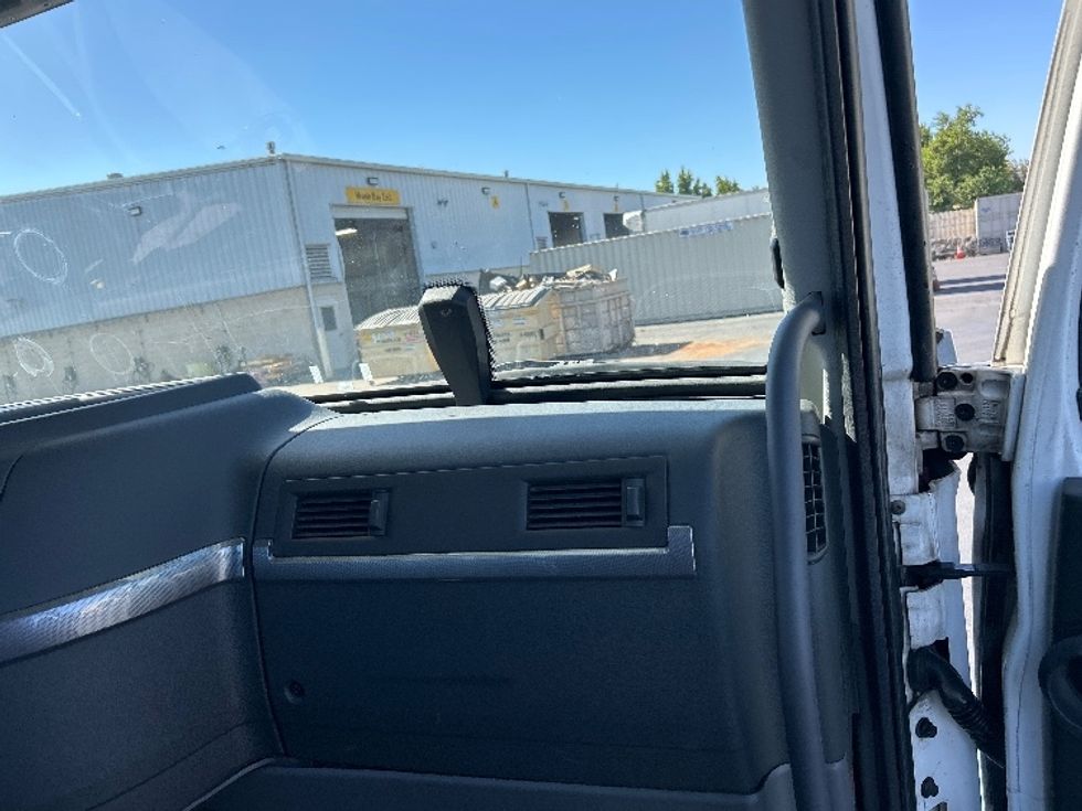 Day Cab Tractor-Heavy Duty Tractors-Volvo-2022-VNR64300-Patterson-CA-557,240\n\t\tmiles-$ 44,250 - Image 13