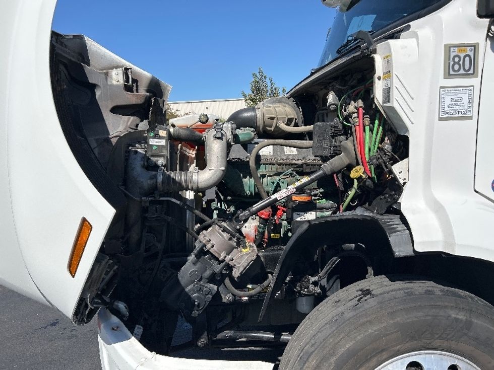 Day Cab Tractor-Heavy Duty Tractors-Volvo-2022-VNR64300-Patterson-CA-557,240\n\t\tmiles-$ 44,250 - Image 16