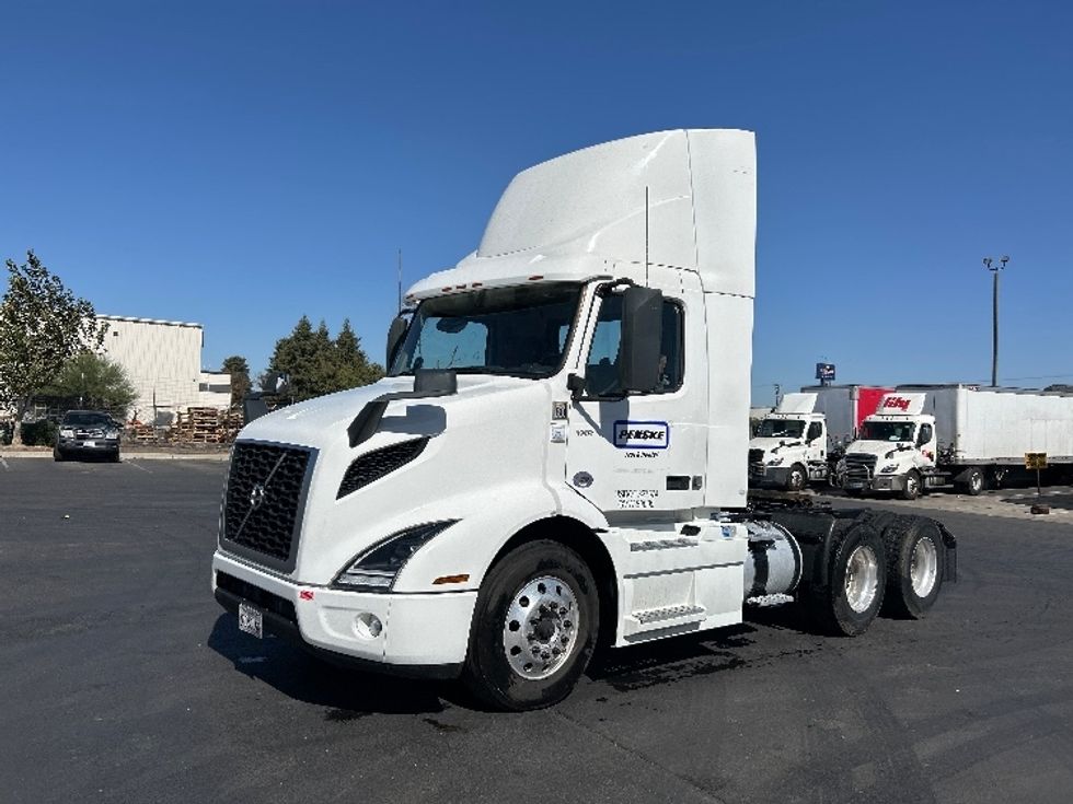 Day Cab Tractor-Heavy Duty Tractors-Volvo-2022-VNR64300-Patterson-CA-557,240\n\t\tmiles-$ 44,250 - Image 3