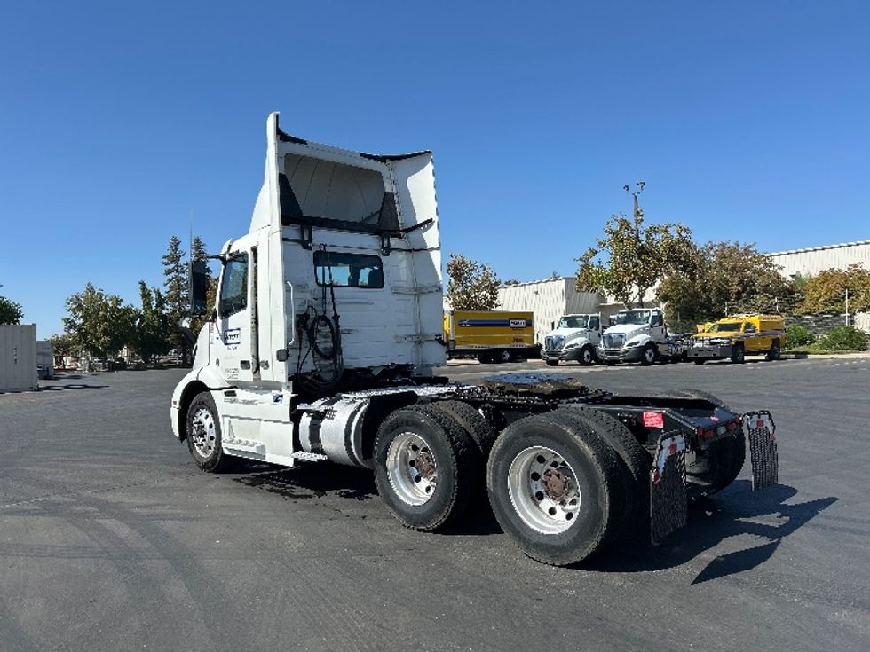 Day Cab Tractor-Heavy Duty Tractors-Volvo-2022-VNR64300-Patterson-CA-557,240\n\t\tmiles-$ 44,250 - Image 5