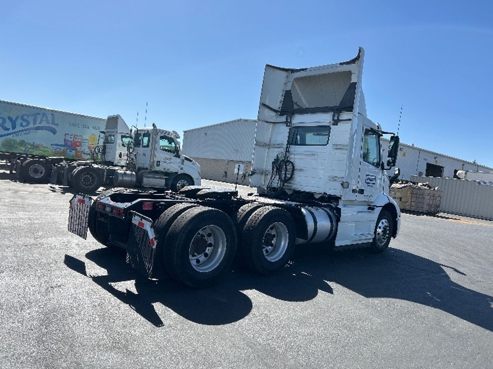 Day Cab Tractor-Heavy Duty Tractors-Volvo-2022-VNR64300-Patterson-CA-557,240\n\t\tmiles-$ 44,250 - Image 7
