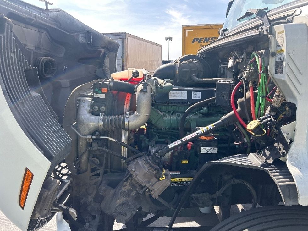 Day Cab Tractor-Heavy Duty Tractors-Volvo-2022-VNR64300-Stockton-CA-524,712\n\t\tmiles-$ 47,500 - Image 16