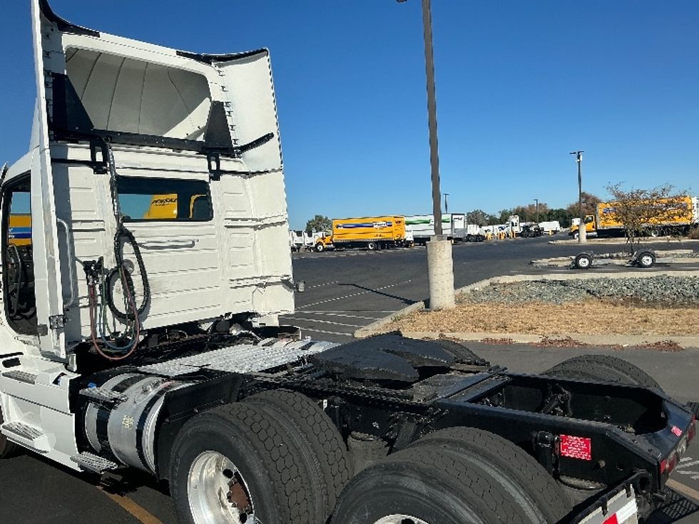 Day Cab Tractor-Heavy Duty Tractors-Volvo-2022-VNR64300-Stockton-CA-524,712\n\t\tmiles-$ 47,500 - Image 17