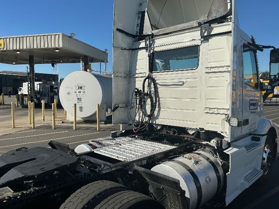 Day Cab Tractor-Heavy Duty Tractors-Volvo-2022-VNR64300-Stockton-CA-524,712\n\t\tmiles-$ 47,500 - Image 18