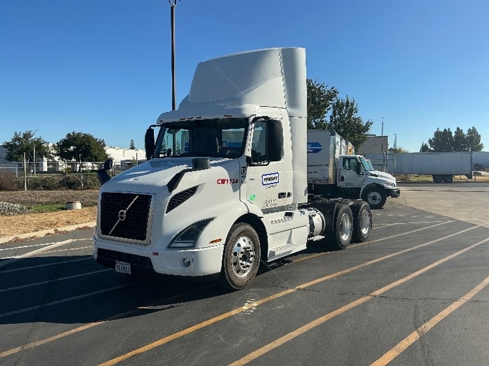 Day Cab Tractor-Heavy Duty Tractors-Volvo-2022-VNR64300-Stockton-CA-524,712\n\t\tmiles-$ 47,500 - Image 3