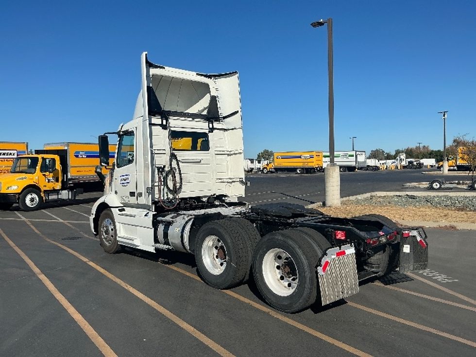 Day Cab Tractor-Heavy Duty Tractors-Volvo-2022-VNR64300-Stockton-CA-524,712\n\t\tmiles-$ 47,500 - Image 5