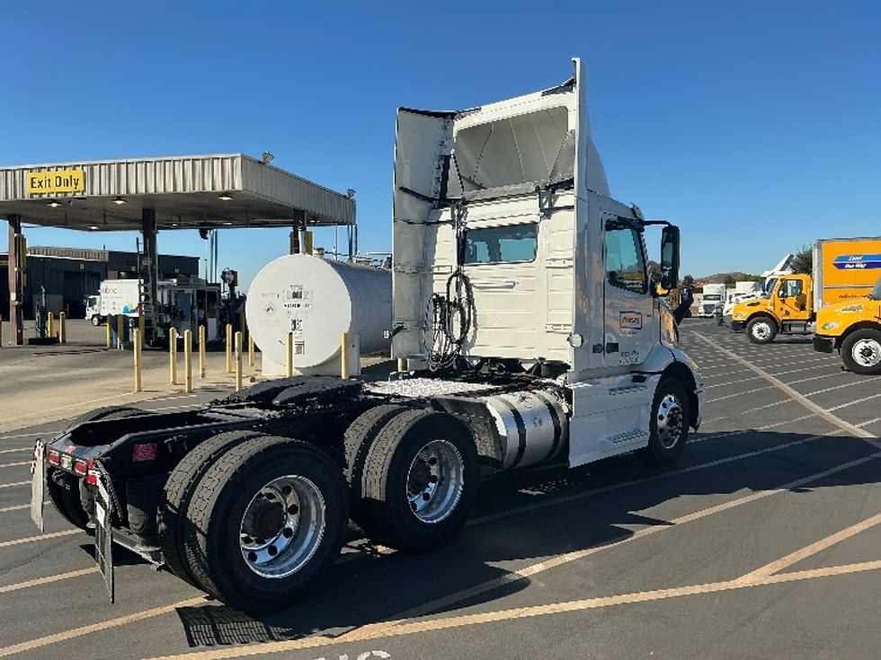 Day Cab Tractor-Heavy Duty Tractors-Volvo-2022-VNR64300-Stockton-CA-524,712\n\t\tmiles-$ 47,500 - Image 7