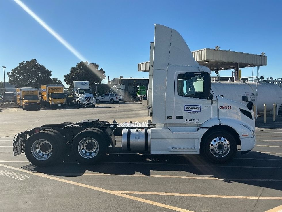 Day Cab Tractor-Heavy Duty Tractors-Volvo-2022-VNR64300-Stockton-CA-524,712\n\t\tmiles-$ 47,500 - Image 8