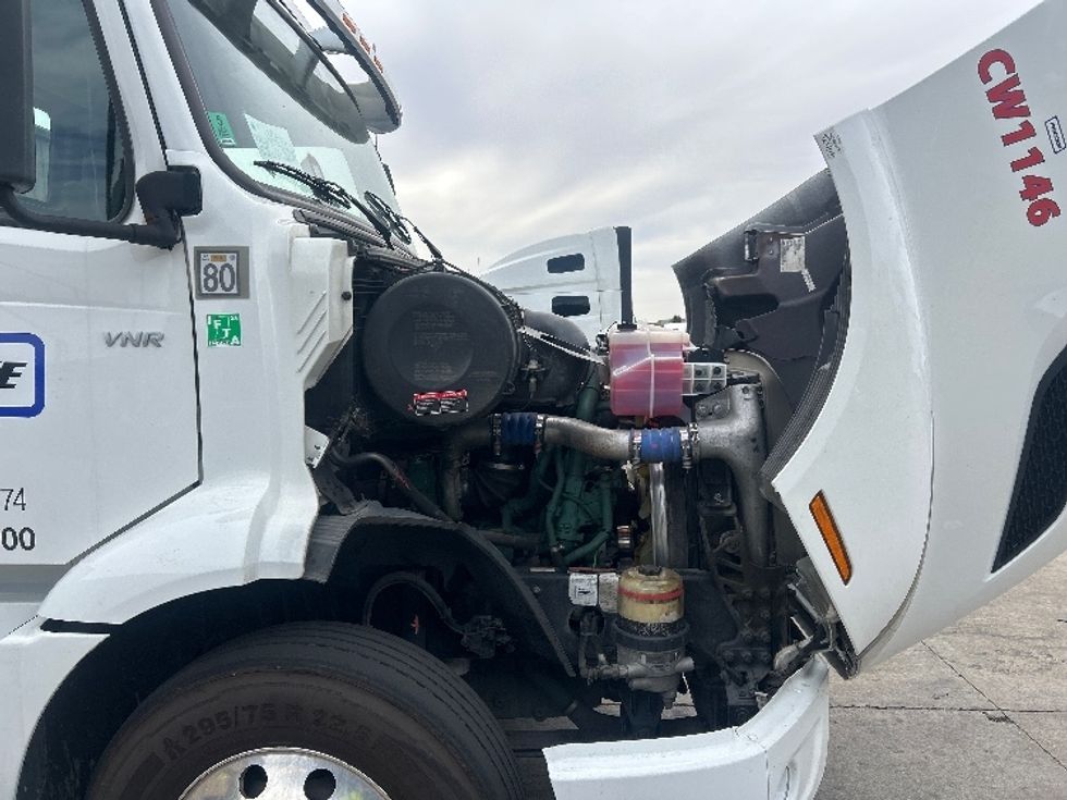 Day Cab Tractor-Heavy Duty Tractors-Volvo-2022-VNR64300-Stockton-CA-528,385\n\t\tmiles-$ 48,000 - Image 15