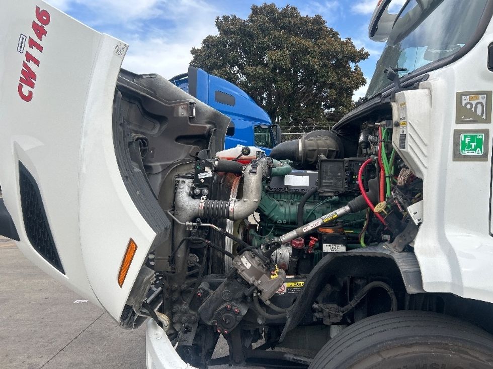 Day Cab Tractor-Heavy Duty Tractors-Volvo-2022-VNR64300-Stockton-CA-528,385\n\t\tmiles-$ 48,000 - Image 16