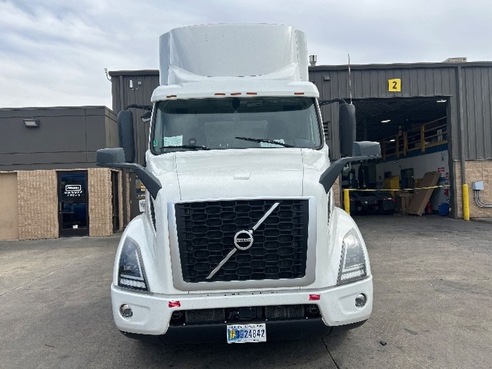 Day Cab Tractor-Heavy Duty Tractors-Volvo-2022-VNR64300-Stockton-CA-528,385\n\t\tmiles-$ 48,000 - Image 2