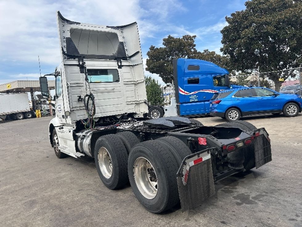 Day Cab Tractor-Heavy Duty Tractors-Volvo-2022-VNR64300-Stockton-CA-528,385\n\t\tmiles-$ 48,000 - Image 5
