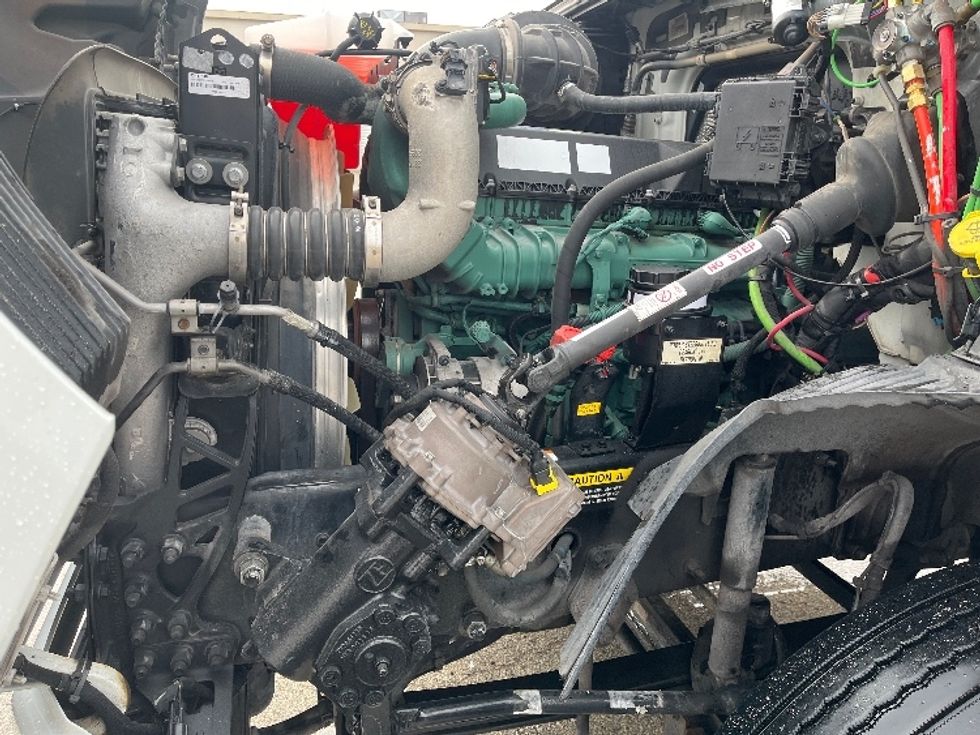 Day Cab Tractor-Heavy Duty Tractors-Volvo-2022-VNR64300-Tampa-FL-662,409\n\t\tmiles-$ 30,000 - Image 16